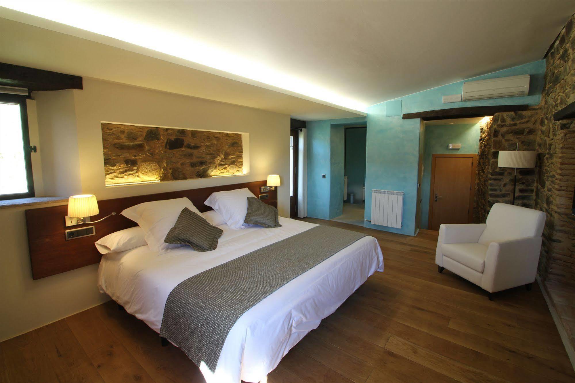 Hotel Can Cuch Canoves ภายนอก รูปภาพ