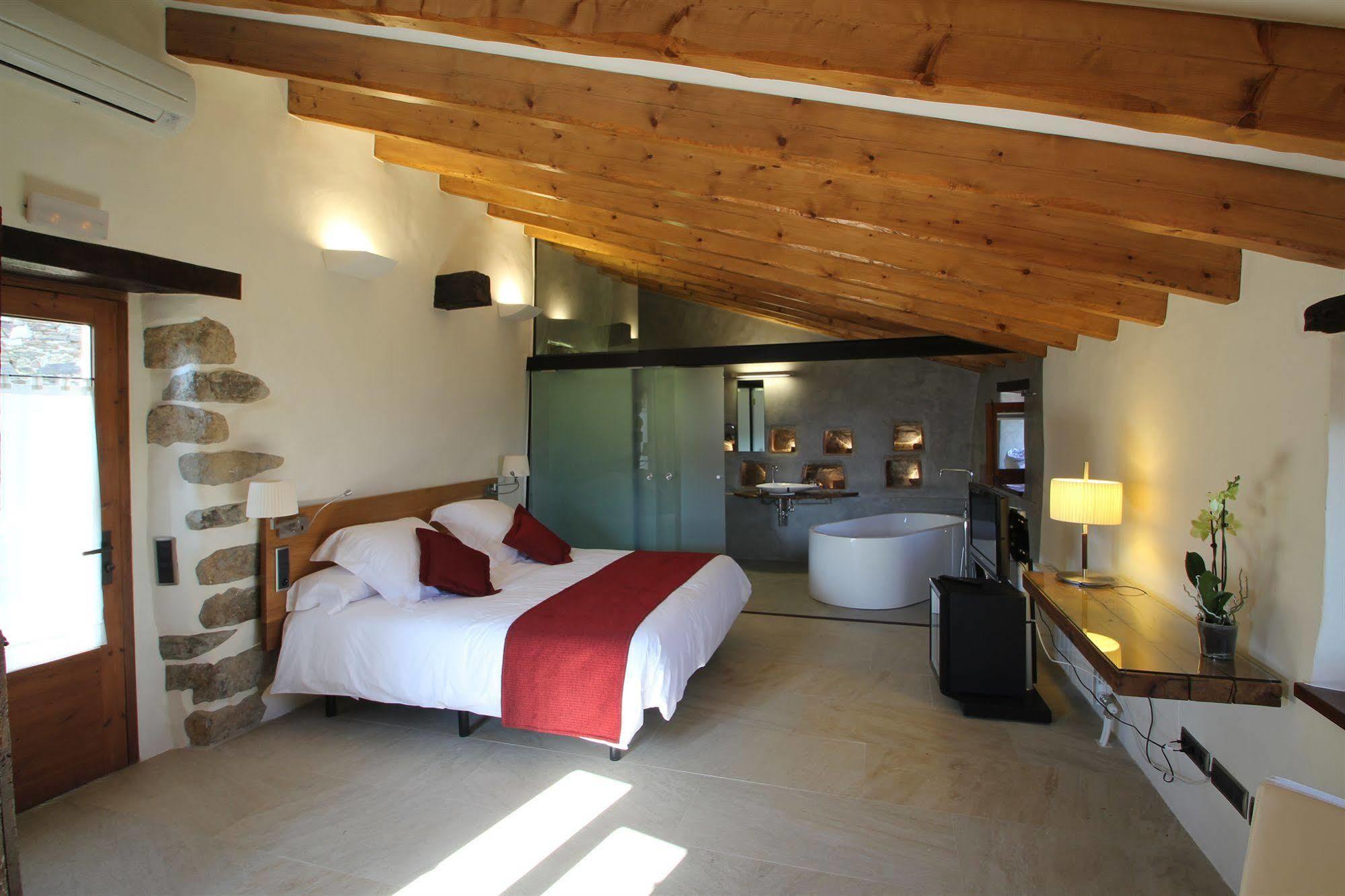 Hotel Can Cuch Canoves ภายนอก รูปภาพ