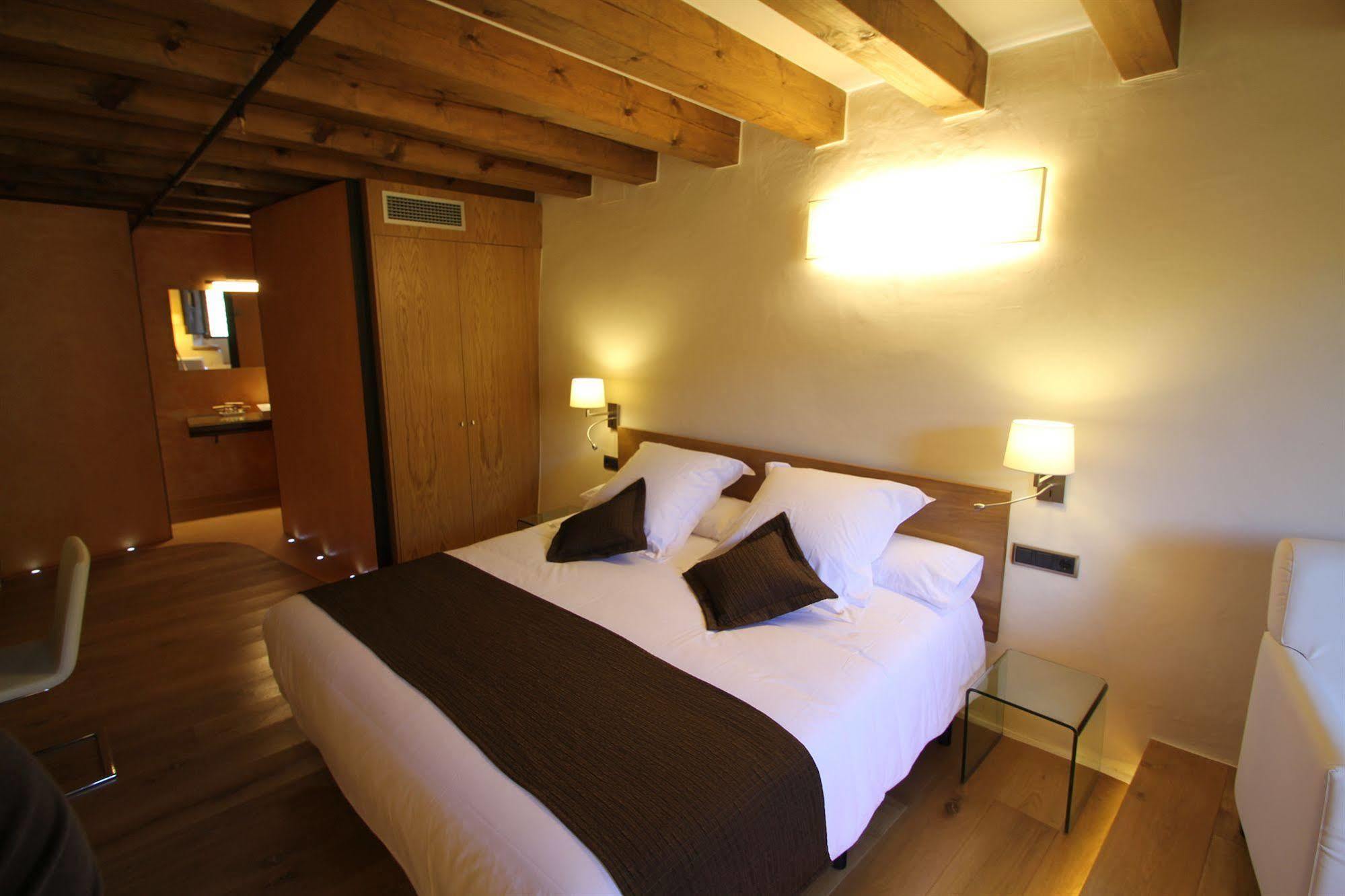 Hotel Can Cuch Canoves ภายนอก รูปภาพ